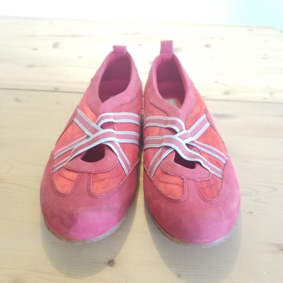 Reaction Women's RED sneakers (NWOT) - Picture 2 of 6